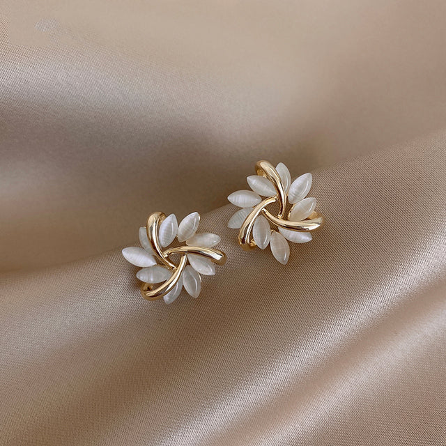 Orecchini a Cerchio con Fiori di Opale