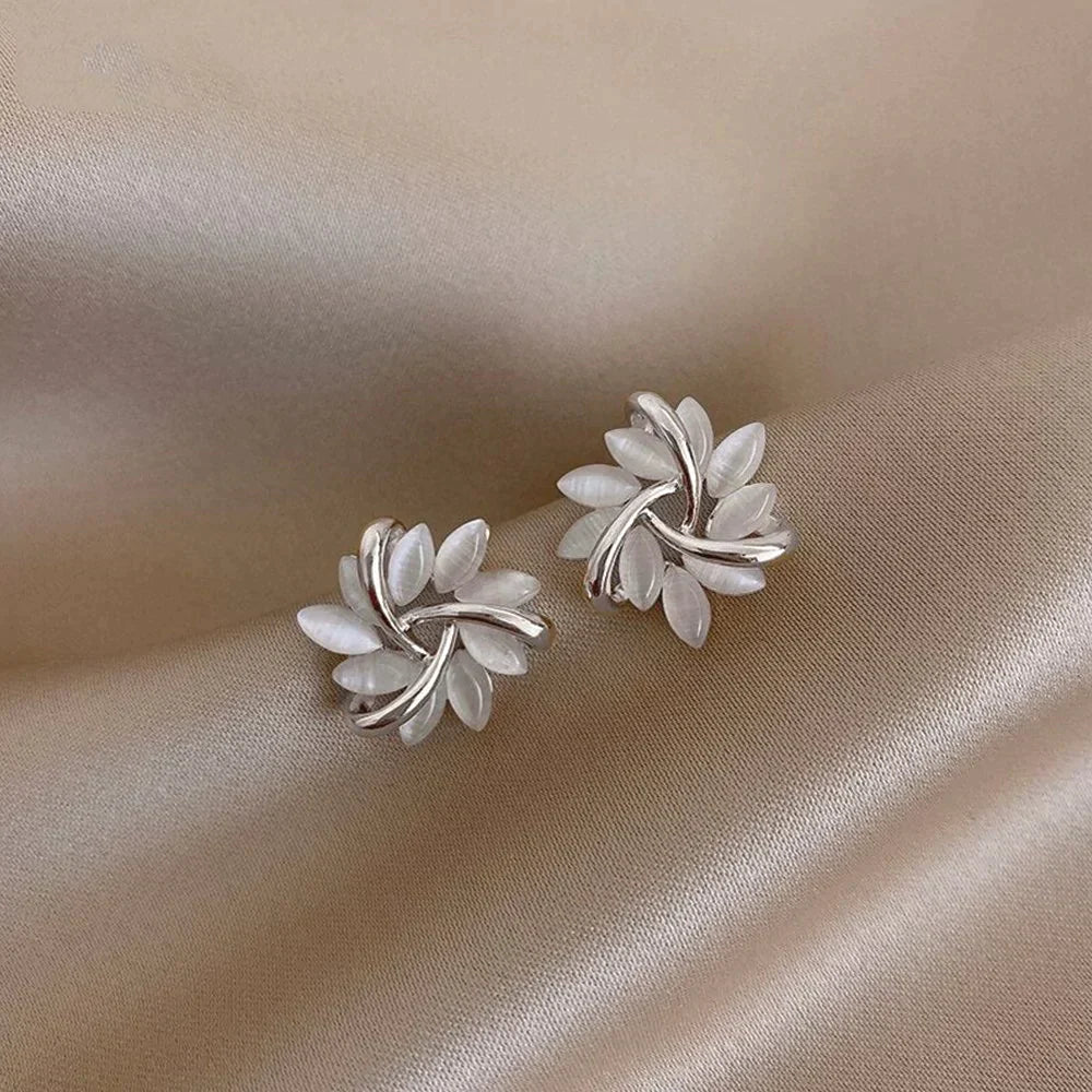 Orecchini a Cerchio con Fiori di Opale